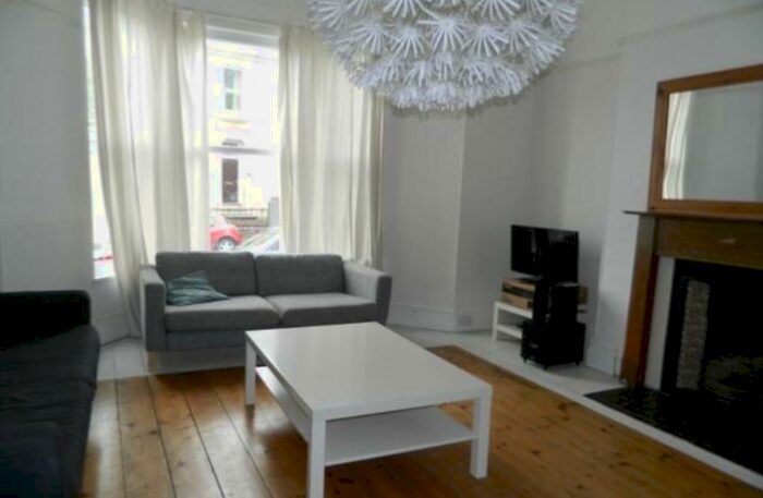 6 Bedroom House To Rent In Greenbank, PL4