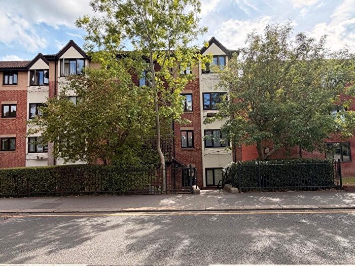 2 Bedroom Flat To Rent In Station Road, Redhill, RH1
