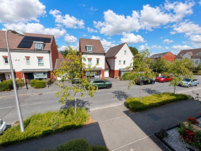 2 Bedroom Apartment For Sale In Whitlock Avenue, Wokingham, RG40