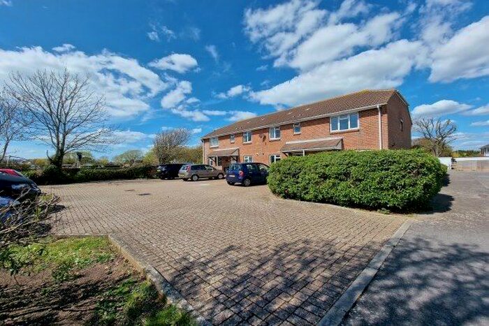 2 Bedroom Property To Rent In Silver Sands Gardens, Hayling Island, PO11