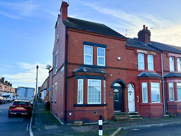 4 Bedroom End Of Terrace House For Sale In Shadyside, Doncaster, DN4