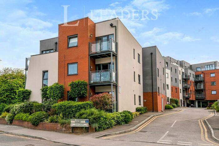 2 Bedroom Flat To Rent In Walnut Tree Close, Guildford, GU1