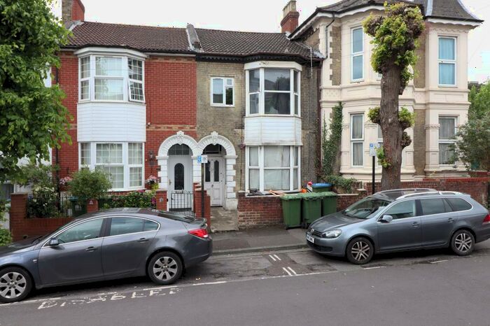 3 Bedroom Flat To Rent In Cranbury Avenue, Southampton, SO14