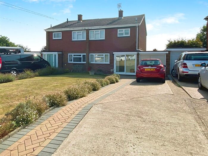 3 Bedroom Property For Sale In Queensway, Allhallows, Rochester, ME3