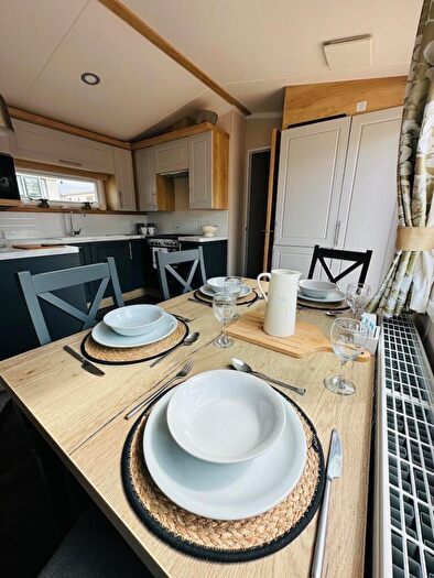 2 Bedroom Caravan For Sale In Perowne Way, Sandown, PO36