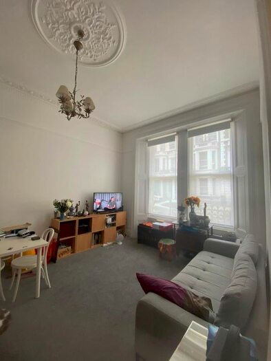 2 Bedroom Flat To Rent In Castletown Road, London, W14