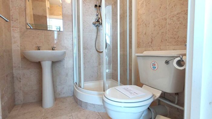 2 Bedroom Flat To Rent In College Crescent, London, NW3