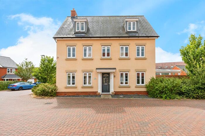 5 Bedroom Detached House For Sale In Cameron Crescent, Bedford, MK40