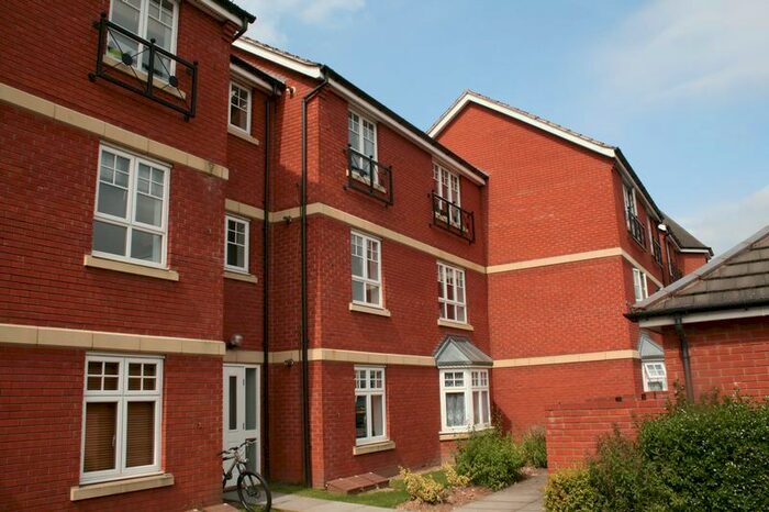 2 Bedroom Flat To Rent In St Peters Court, Ford Road, Bromsgrove B61