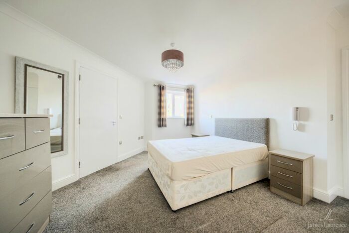 3 Bedroom Flat To Rent In Qube, Townsend Way, Birmingham City Centre, B1
