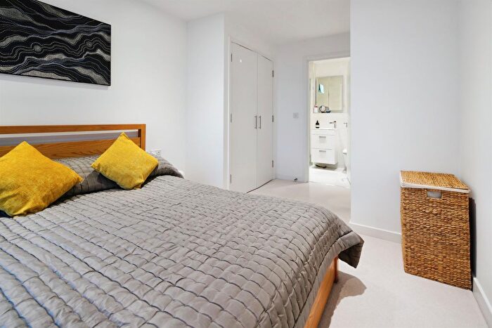 2 Bedroom Flat For Sale In Goldstone Lane, Hove, BN3