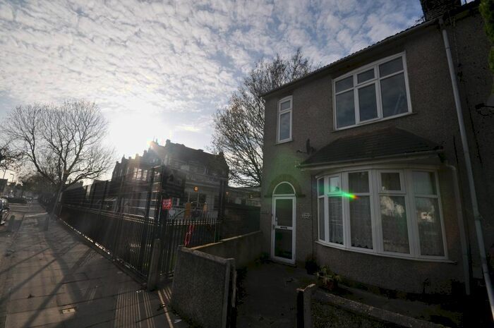 2 Bedroom Flat To Rent In Lowbrook Road, Ilford, IG11