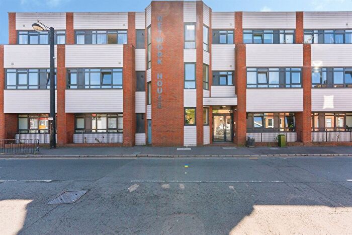 1 Bedroom Flat For Sale In Bridge Street, High Wycombe, HP11