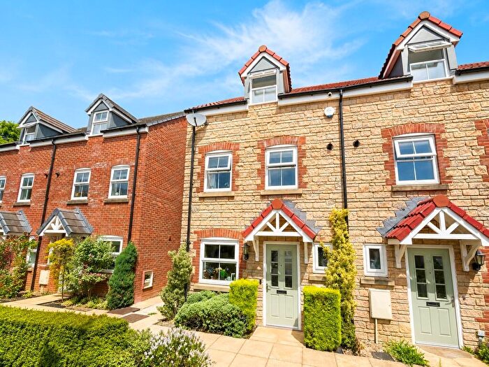 4 Bedroom Town House For Sale In Churchill Gardens, Yate, BS37