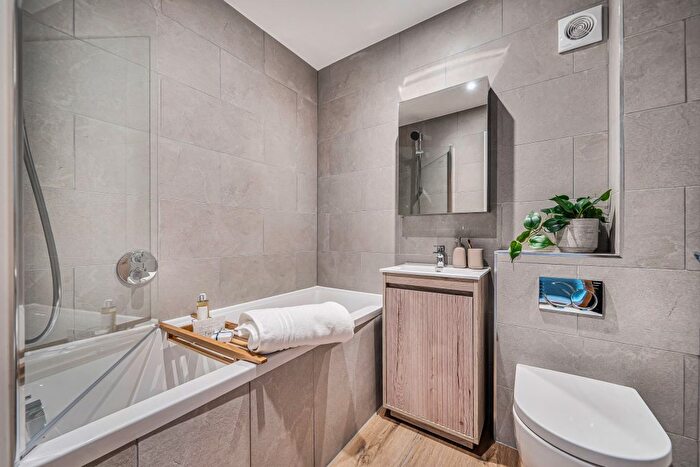 4 Bedroom Town House For Sale In Westfield Road, Woking, GU22