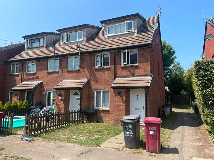 2 Bedroom Maisonette To Rent In Mead Avenue, Langley, SL3