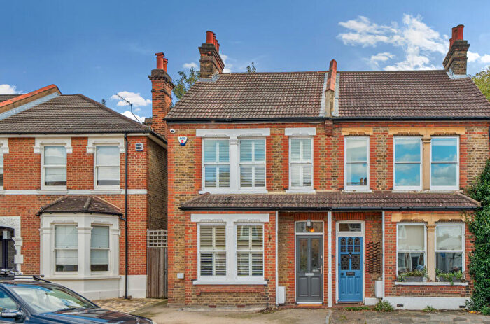 3 Bedroom Semi-Detached House For Sale In Freelands Road, Bromley, BR1