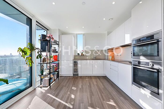 2 Bedroom Flat For Sale In Pinto Tower, Nine Elms Point, Nine Elms, SW8