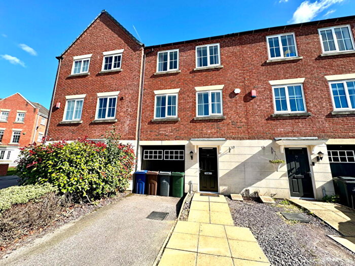 4 Bedroom Town House For Sale In Chauntry Avenue, Penistone, Sheffield, S36