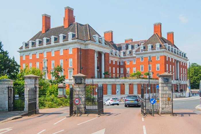 1 Bedroom Flat To Rent In Richmond Hill, Richmond, TW10