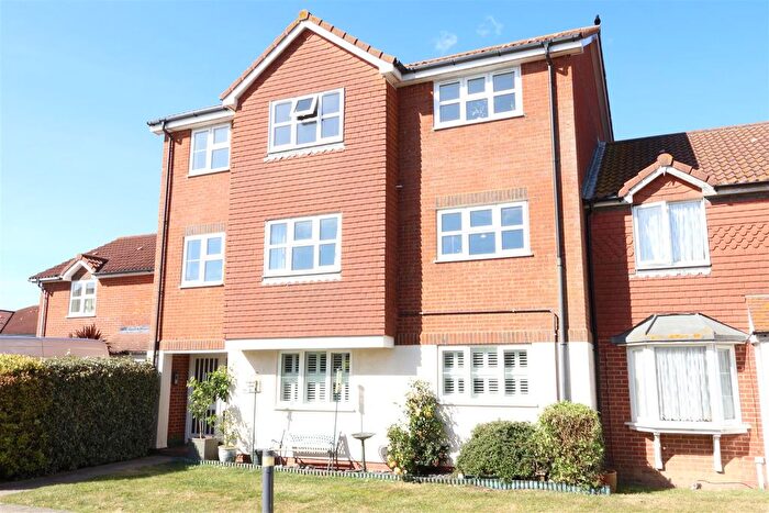 2 Bedroom Flat For Sale In Hudson Close, Eastbourne, BN23