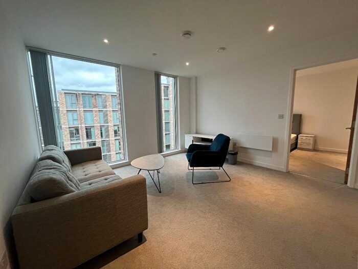 2 Bedroom Flat To Rent In Burlington Square Boundary Lane, Manchester, Greater Manchester, M15