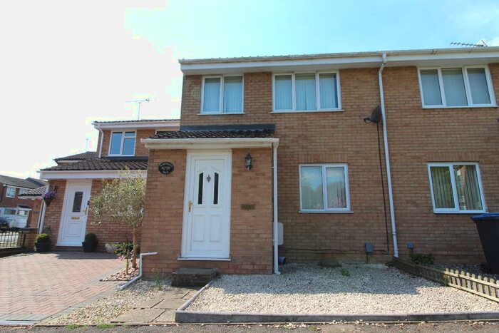 3 Bedroom Terraced House To Rent In Nightingale Walk, Hemel Hempstead, Hertfordshire, HP2