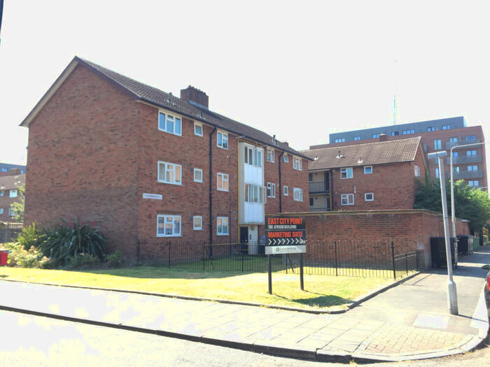 2 Bedroom Flat To Rent In Canning Town, E16