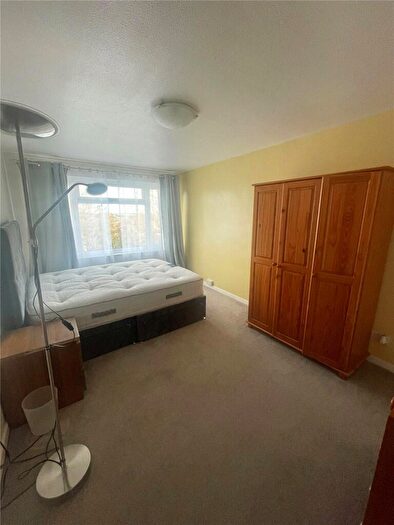 3 Bedroom Terraced House For Sale In Deepfield Way, Coulsdon, CR5