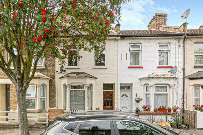 3 Bedroom House To Rent In Glenavon Road, London, E15