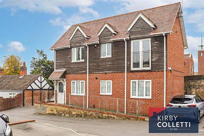 1 Bedroom Flat To Rent In Hogges Close, Hoddesdon, EN11