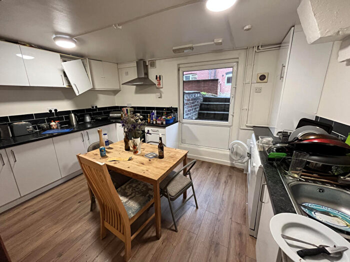 6 Bedroom Terraced House To Rent In Manor Drive, Leeds, West Yorkshire, LS6