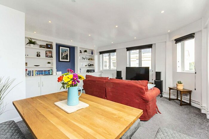 1 Bedroom Flat To Rent In Park Road, Hampton Hill, Hampton, TW12