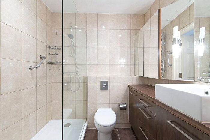 2 Bedroom Flat For Sale In Finchley Road, London, NW11