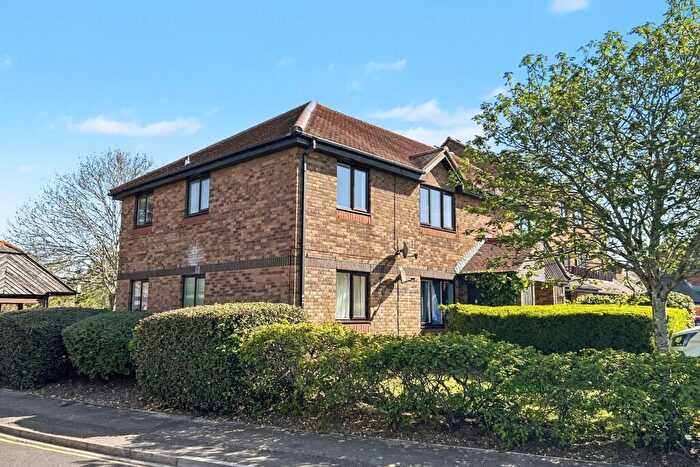 2 Bedroom Flat For Sale In Poole, BH15