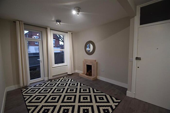 2 Bedroom Flat To Rent In Chapter Road, London, NW2