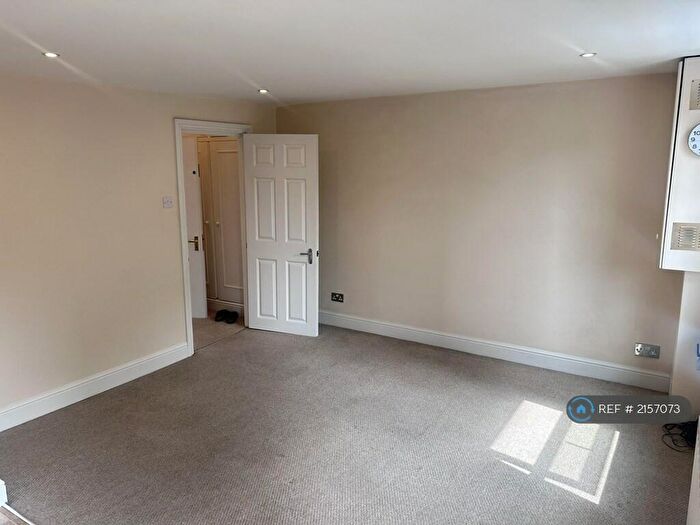 1 Bedroom Flat To Rent In Battersea, London, SW11