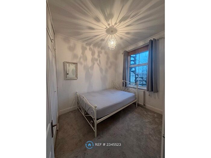 2 Bedroom Flat To Rent In Hampton Road, Hampton Hill, Hampton, TW12