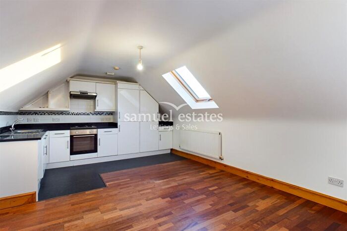 2 Bedroom Flat To Rent In Portland Road, London, SE25