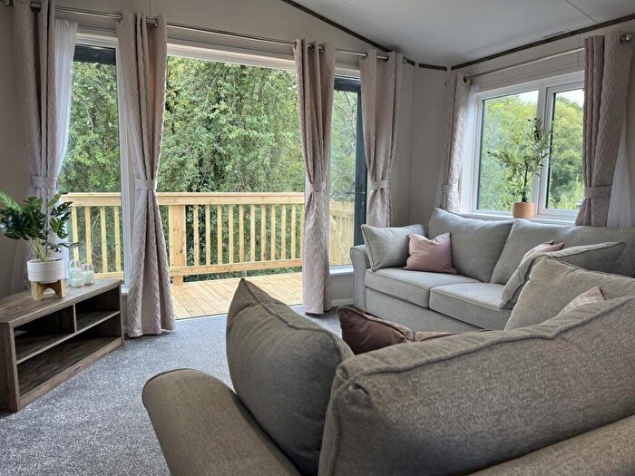 2 Bedroom Park Home For Sale In MIll Lane, Hawksworth, Leeds, LS20