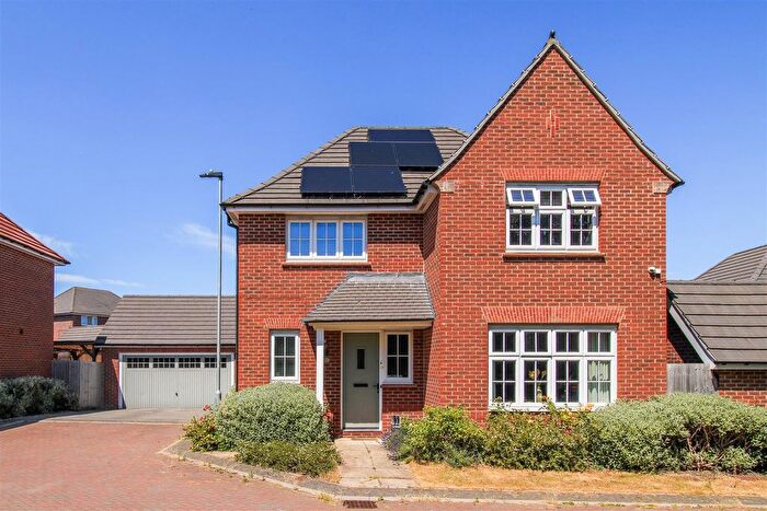4 Bedroom Detached House For Sale In Rosedale Court, Wakefield, WF1