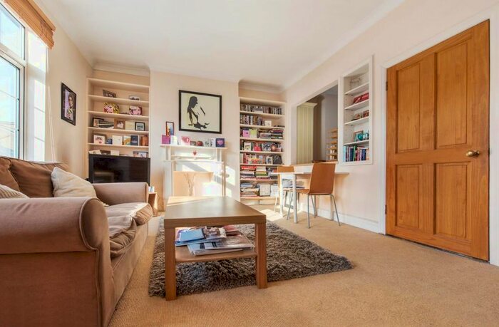 2 Bedroom Flat To Rent In Branksome Road, London, SW2