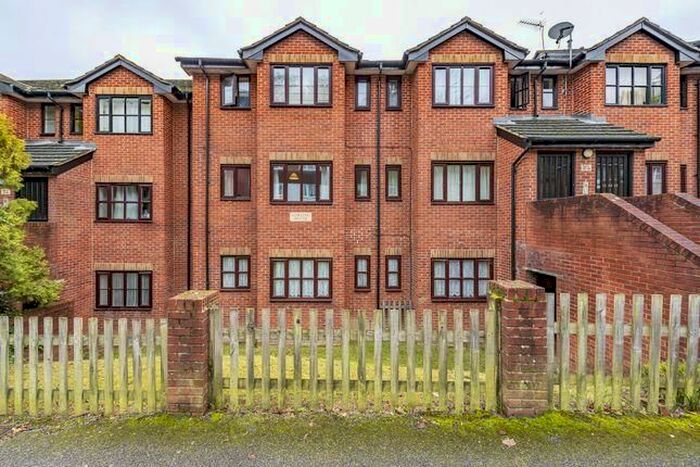 1 Bedroom Flat To Rent In Garlands Road, Redhill, RH1