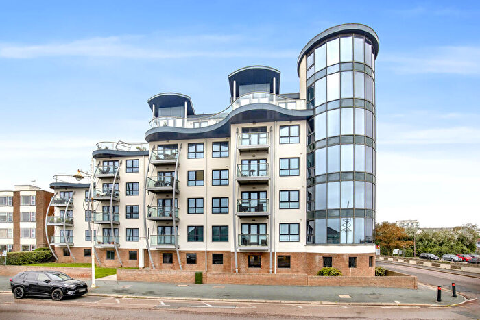 3 Bedroom Apartment For Sale In The Esplanade, Bognor Regis, West Sussex, PO21