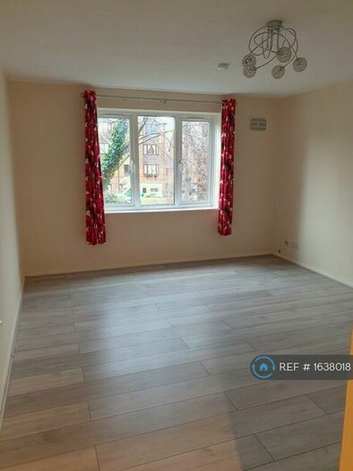 2 Bedroom Flat To Rent In Clowser Close, Sutton, SM1
