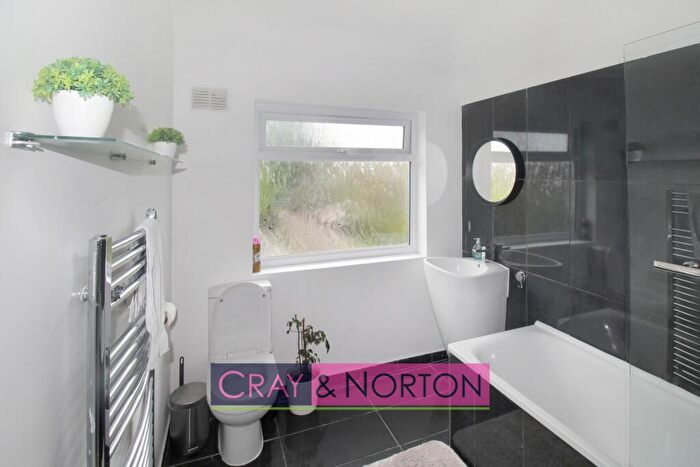 5 Bedroom End Of Terrace House To Rent In Davidson Road, Addiscombe, CR0