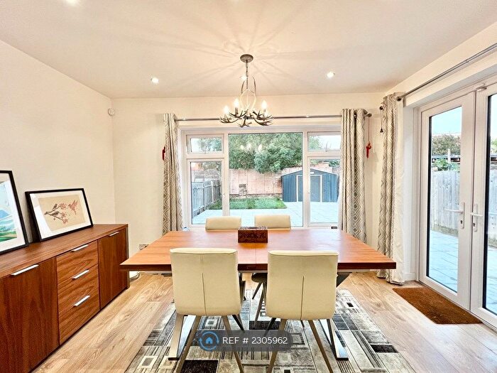 4 Bedroom Semi-Detached House To Rent In Tunstall Road, CR0