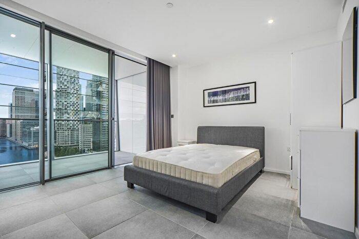 Flat To Rent In Dollar Bay Place London, E14