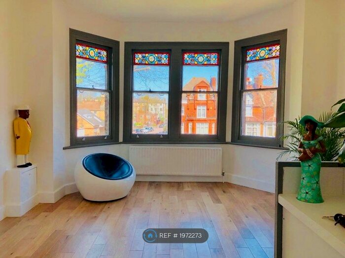 1 Bedroom Flat To Rent In Palace Road, London, SW2