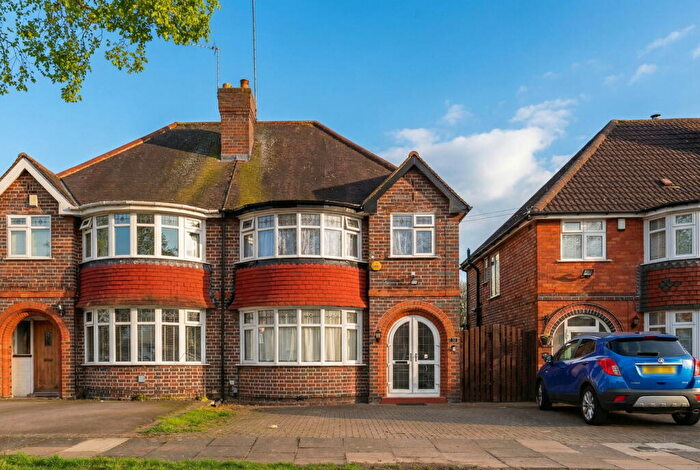 3 Bedroom Semi Detached House For Sale In Lulworth Road, Hall Green, B28